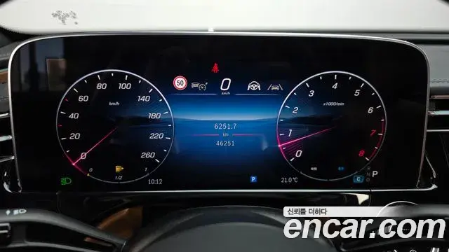 Mercedes-Benz E-Class 2024 — Photo 8/20