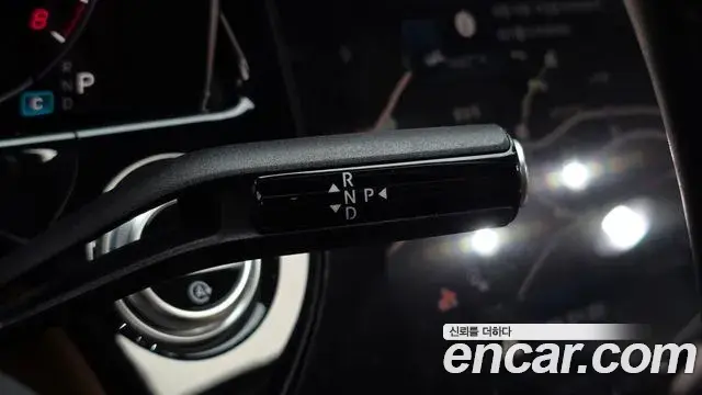 Mercedes-Benz E-Class 2024 — Photo 9/20
