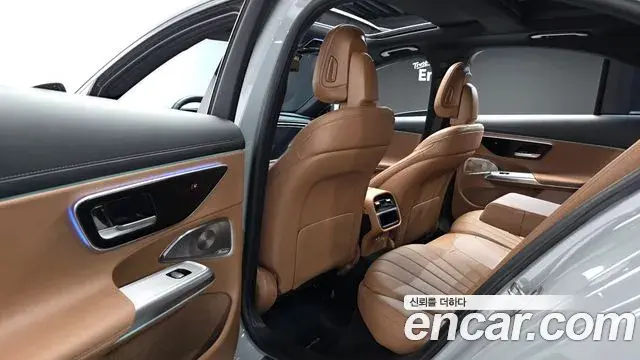 Mercedes-Benz E-Class 2024 — Photo 16/20