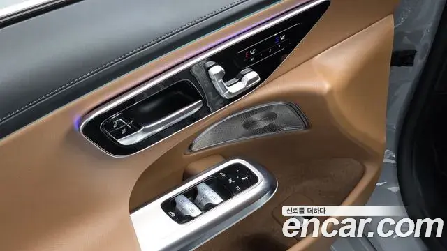 Mercedes-Benz E-Class 2024 — Photo 19/20