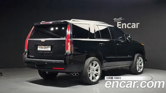 Cadillac Escalade 2019 — Фото 2/20