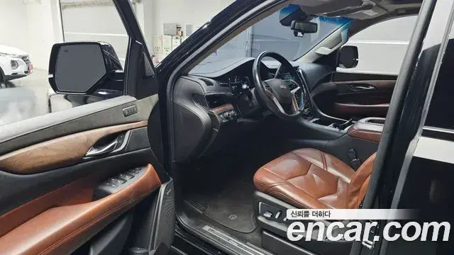 Cadillac Escalade 2019 — Фото 10/20