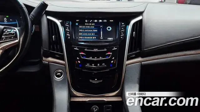 Cadillac Escalade 2019 — Фото 19/20
