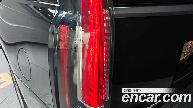 Cadillac Escalade 2019 — Photo 15/32
