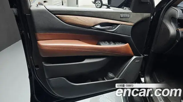 Cadillac Escalade 2019 — Photo 19/32