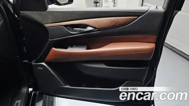 Cadillac Escalade 2019 — Photo 18/32
