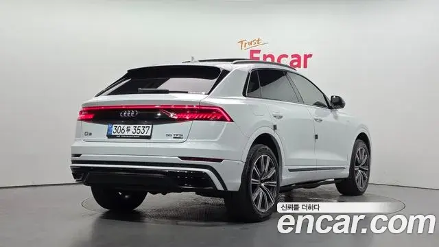 Audi Q7 2021 — Фото 2/20