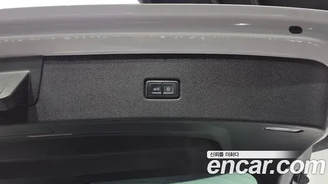 Audi Q7 2021 — Фото 20/20