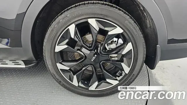Kia Sorento 2023 — ფოტო 23/30