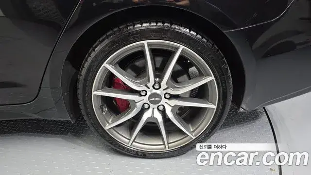 Genesis G70 2020 — Photo 32/34