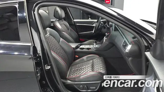 Genesis G70 2020 — Photo 14/34