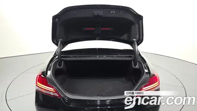Genesis G70 2020 — Photo 15/34