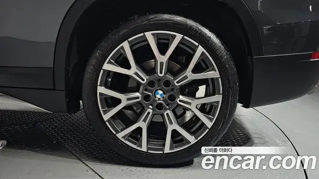 BMW X1 2022 — ფოტო 31/33
