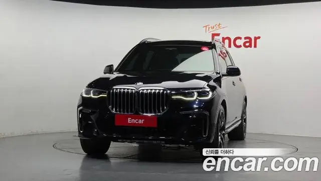 BMW X7 2021 — ფოტო 8/20