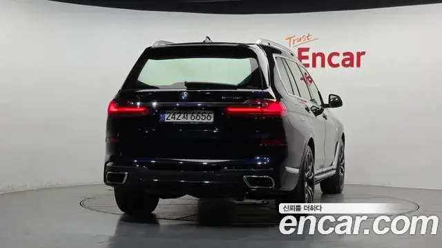 BMW X7 2021 — ფოტო 19/20