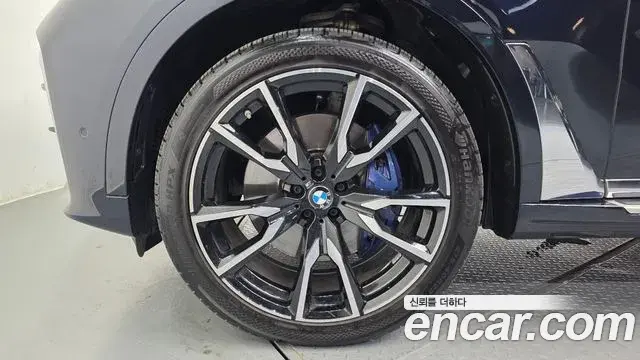 BMW X7 2021 — ფოტო 9/20
