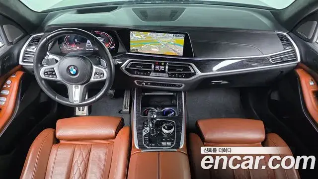 BMW X7 2021 — ფოტო 16/20
