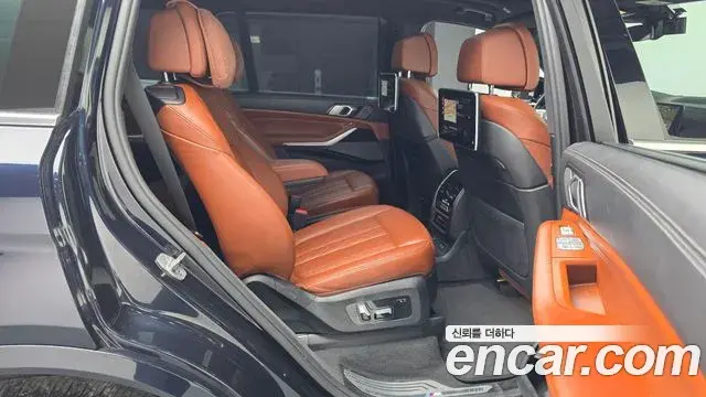 BMW X7 2021 — ფოტო 13/20
