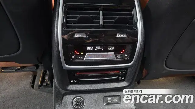BMW X7 2021 — ფოტო 15/20