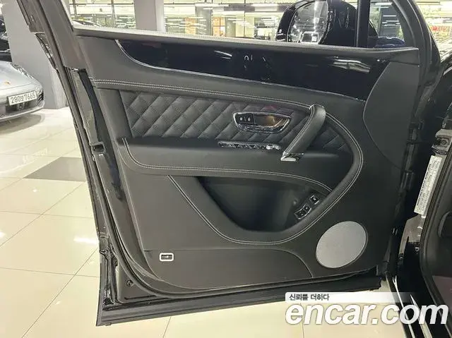 Bentley Bentayga 2020 — Photo 2/20