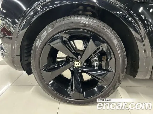 Bentley Bentayga 2020 — Photo 9/20