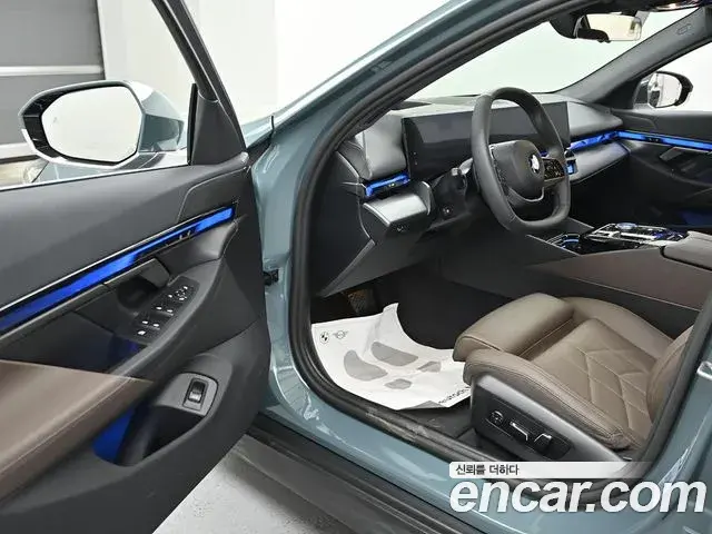 BMW 5 Series 2025 — ფოტო 17/20