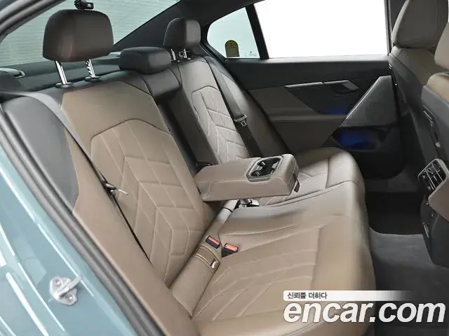 BMW 5 Series 2025 — ფოტო 12/20