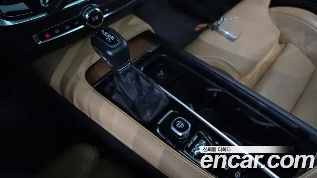 Volvo S90 2019 — Şəkil 27/33