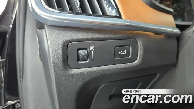 Volvo S90 2019 — Şəkil 32/33