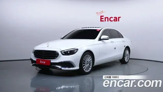 Mercedes-Benz E-Class 2023 — Photo 2/20