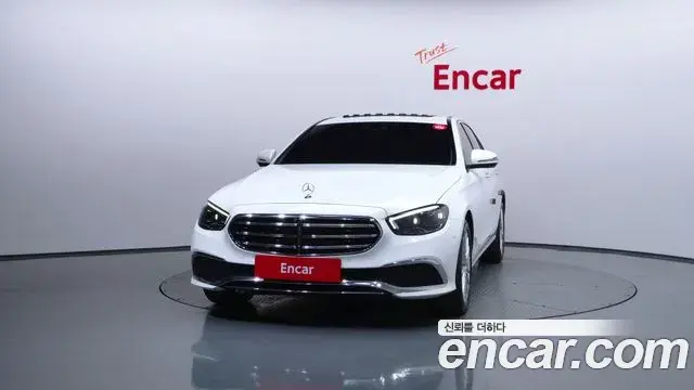 Mercedes-Benz E-Class 2023 — Photo 19/20