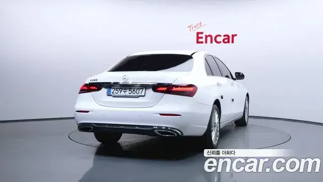 Mercedes-Benz E-Class 2023 — Photo 15/20