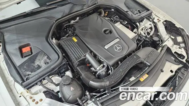 Mercedes-Benz E-Class 2023 — Photo 5/20