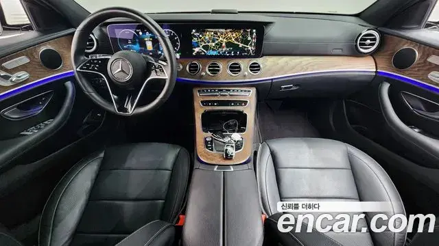 Mercedes-Benz E-Class 2023 — Photo 3/20