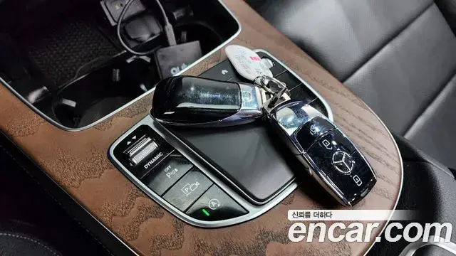 Mercedes-Benz E-Class 2023 — Photo 10/20