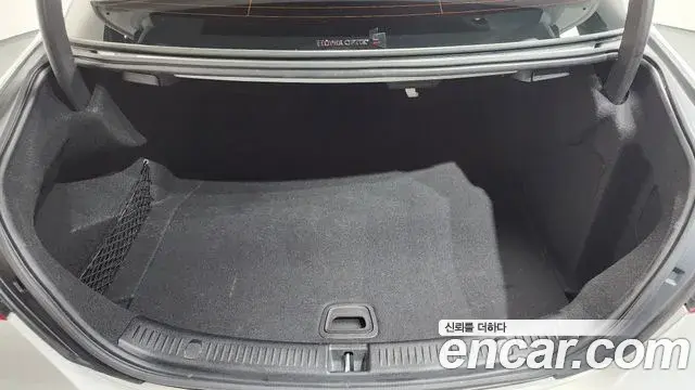 Mercedes-Benz E-Class 2023 — Photo 9/20