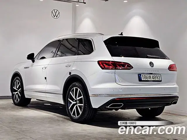 Volkswagen Touareg 2023 — Фото 1/15