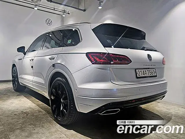 Volkswagen Touareg 2023 — ფოტო 1/13