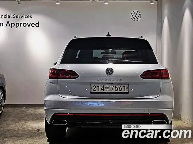 Volkswagen Touareg 2023 — ფოტო 11/13