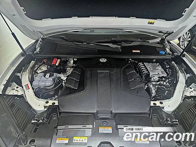 Volkswagen Touareg 2023 — ფოტო 10/13