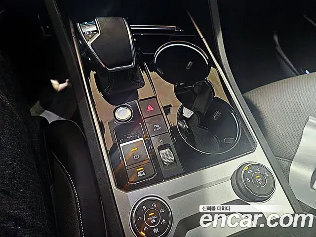 Volkswagen Touareg 2023 — ფოტო 5/13