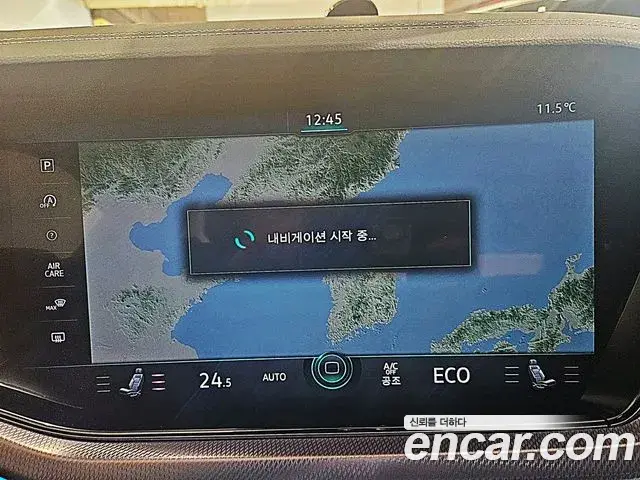 Volkswagen Touareg 2023 — ფოტო 8/13