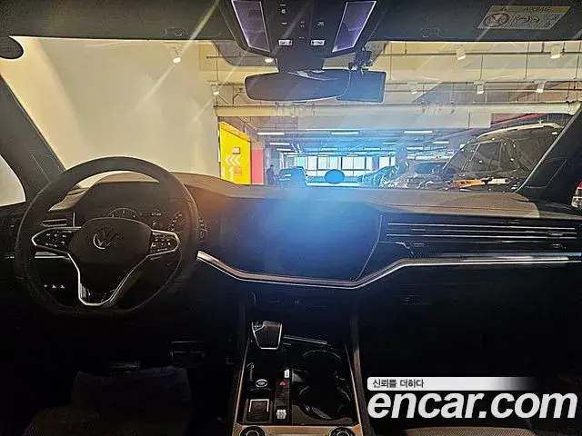 Volkswagen Touareg 2023 — ფოტო 4/13