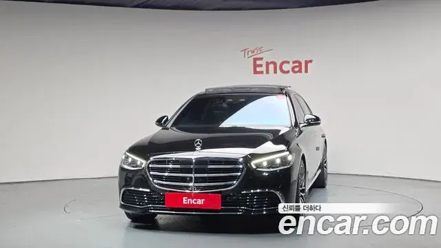 Mercedes-Benz S-Class 2025 — Photo 8/35