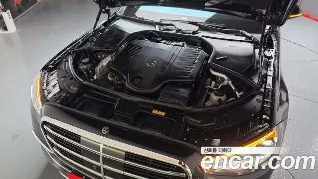 Mercedes-Benz S-Class 2025 — Photo 26/35