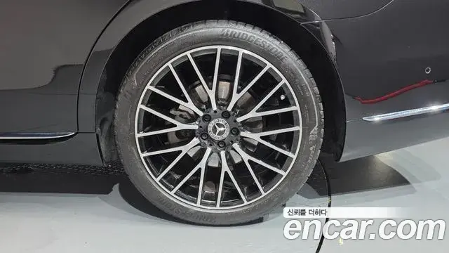 Mercedes-Benz S-Class 2025 — Photo 11/35