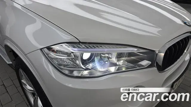 BMW X5 2018 — Photo 28/31