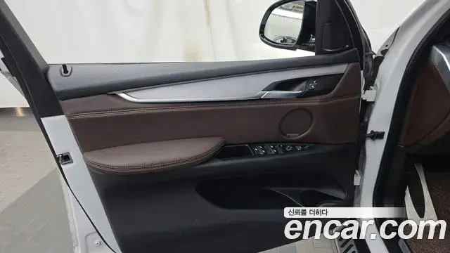 BMW X5 2018 — Photo 8/31