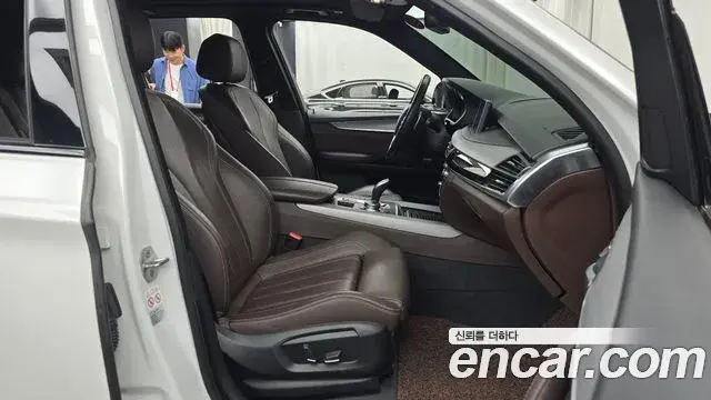 BMW X5 2018 — Photo 22/31