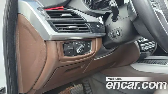 BMW X5 2018 — Photo 23/31